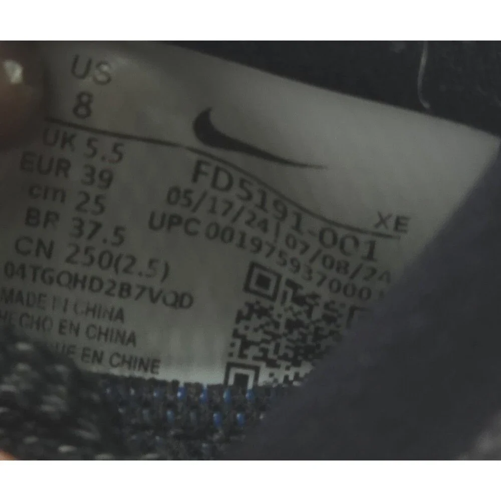 Nike ZoomX Zegama 2 ‘Black Wolf Grey’ Sneakers FD5191 001 Women's Size 8